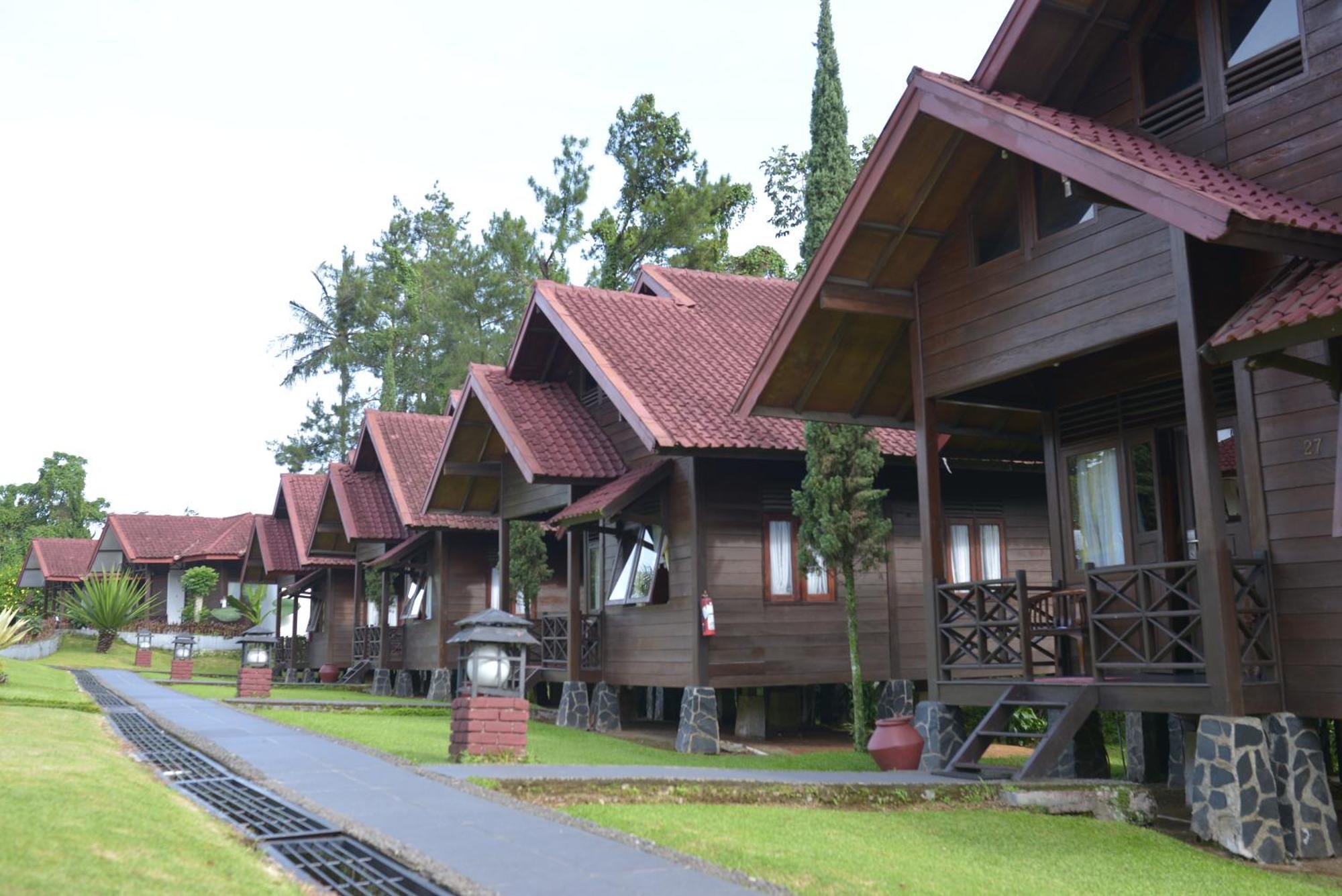 Citra Cikopo Hotel & Family Cottages Puncak Exterior photo