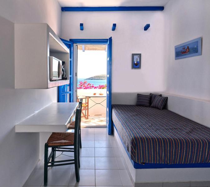 Blue Dolphin Antiparos Villas And Suites Agios Georgios  Exterior photo