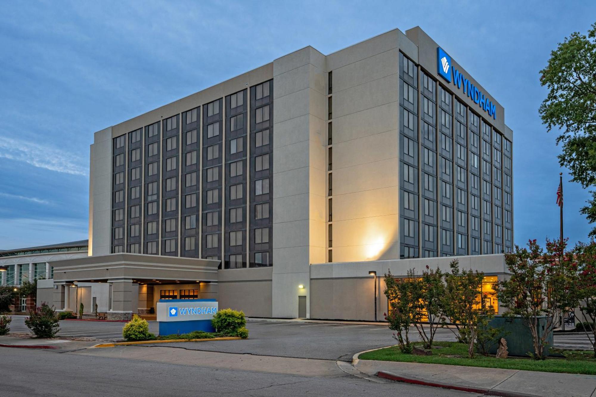 Wyndham Fort Smith City Center Exterior photo