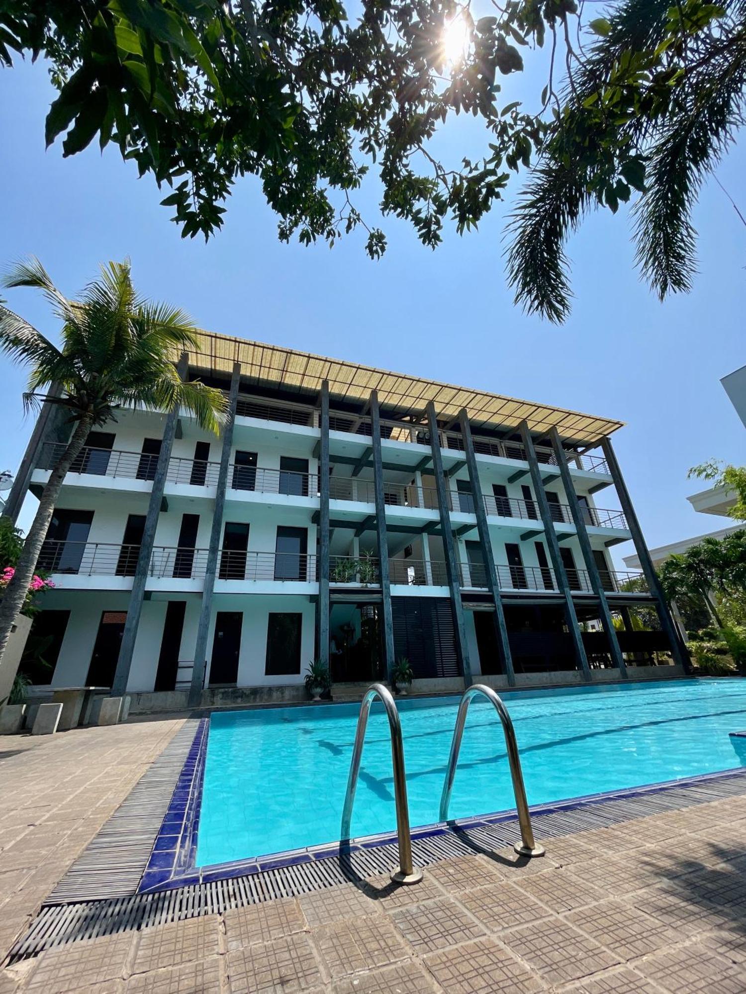 Olanro Hotel Negombo Exterior photo