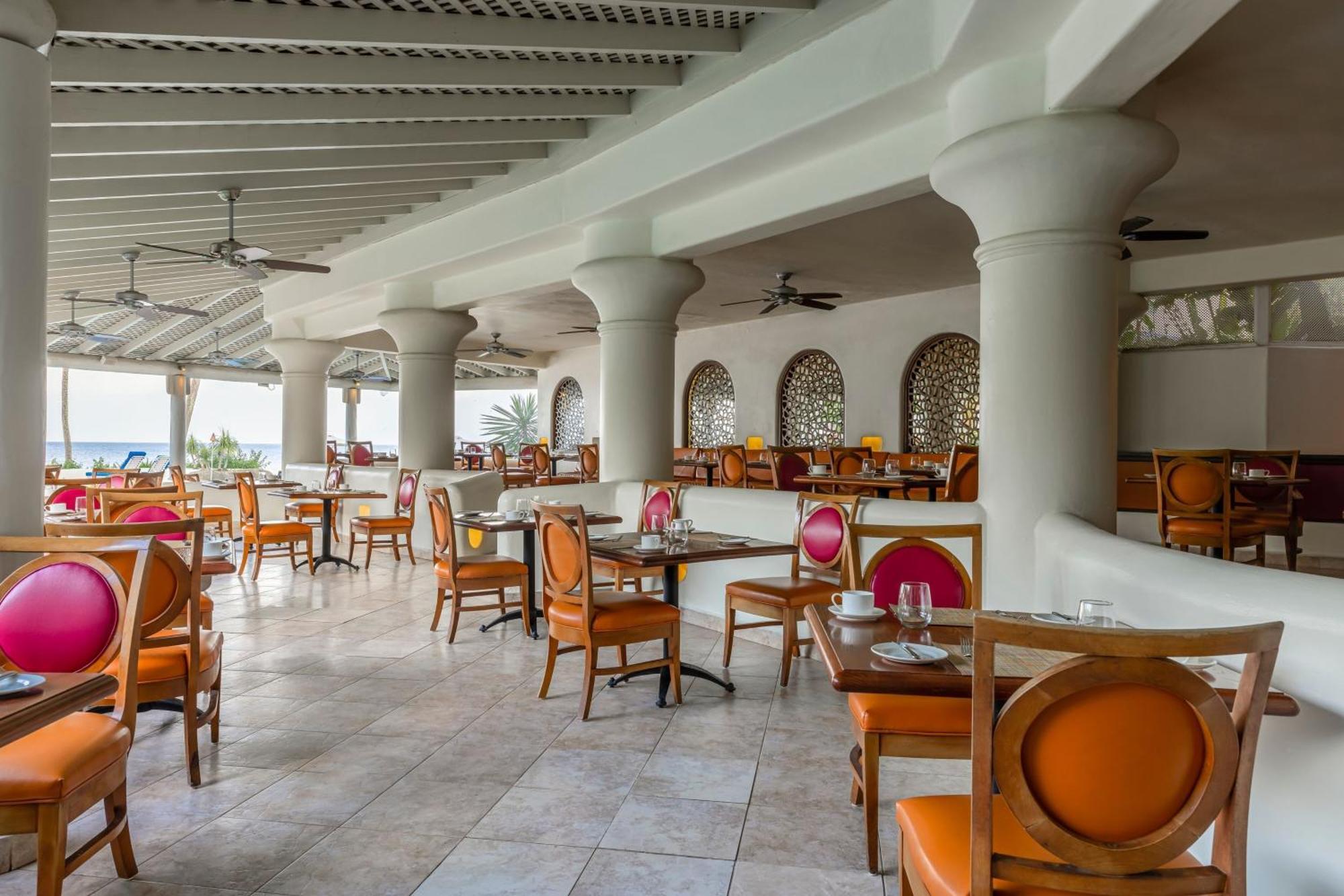 Crystal Cove By Elegant Hotels - All-Inclusive Saint James Exterior photo