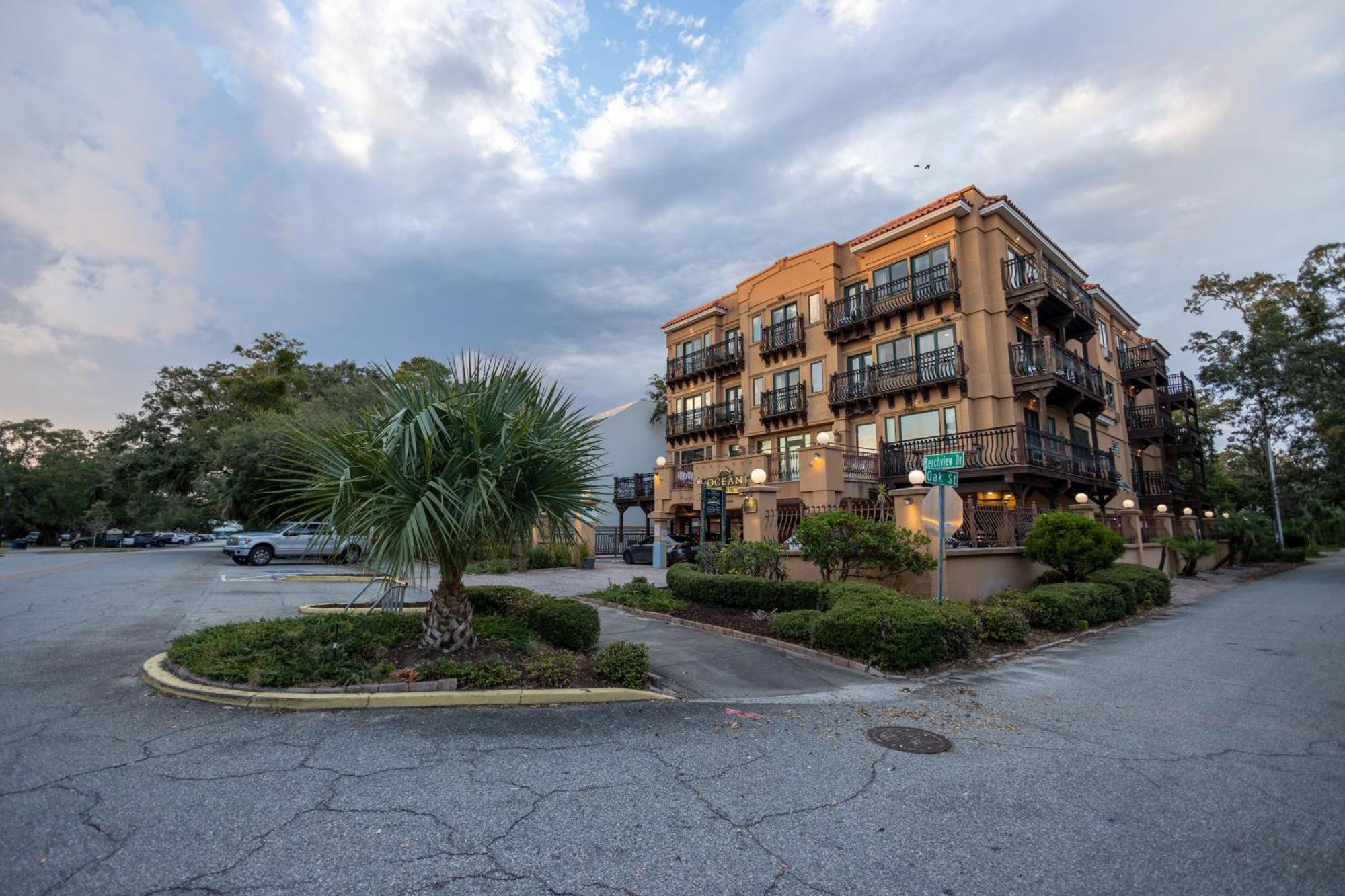 Ocean Inn & Suites St. Simons Island Exterior photo