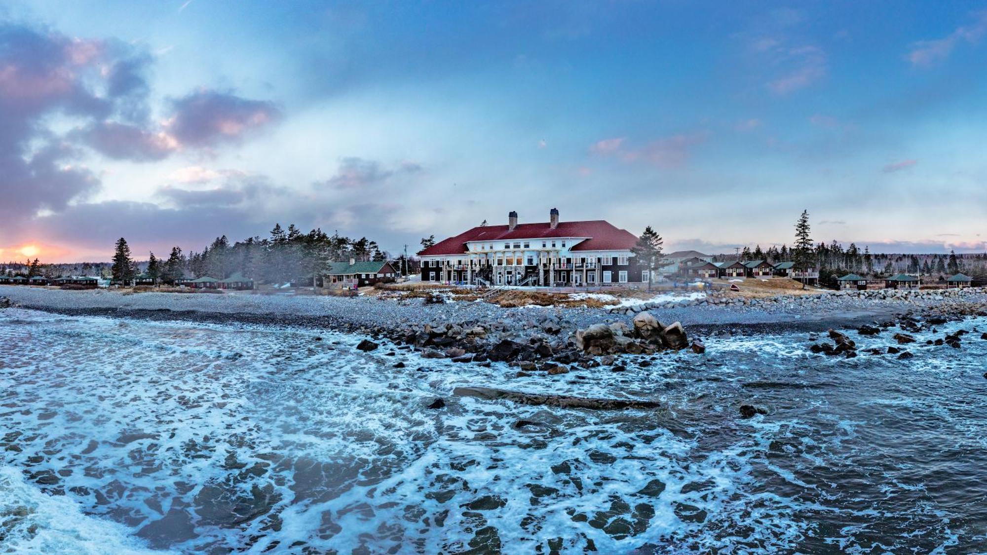 White Point Beach Resort Liverpool Exterior photo