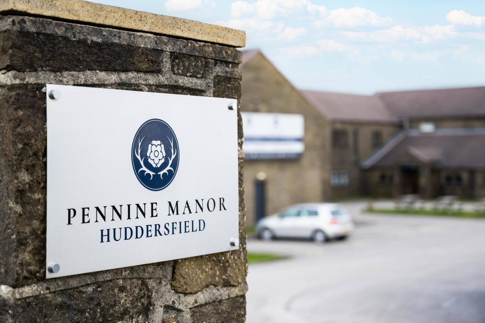 Pennine Manor Hotel Huddersfield Exterior photo