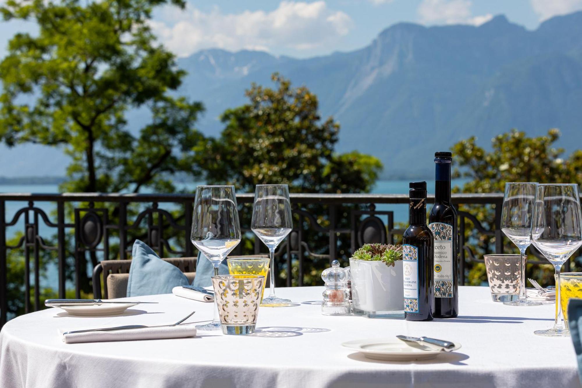 Fairmont Le Montreux Palace Exterior photo