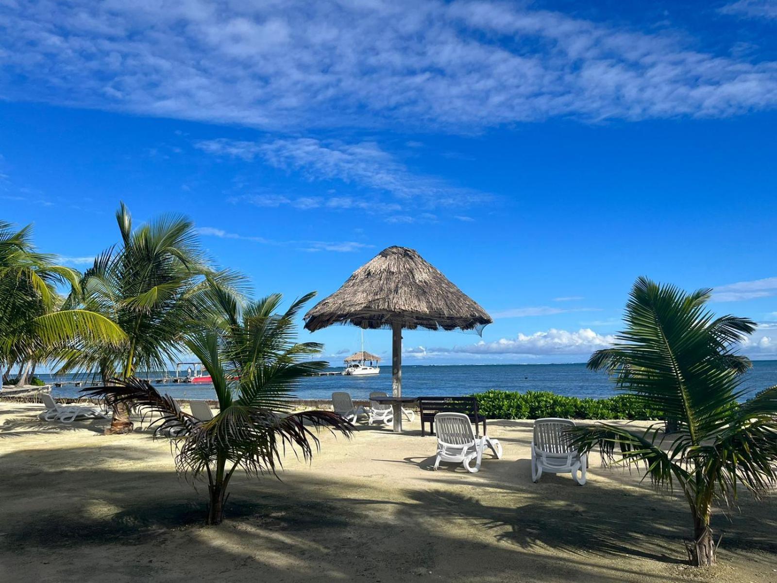 Captain Morgan'S Retreat Hotel San Pedro  Exterior photo