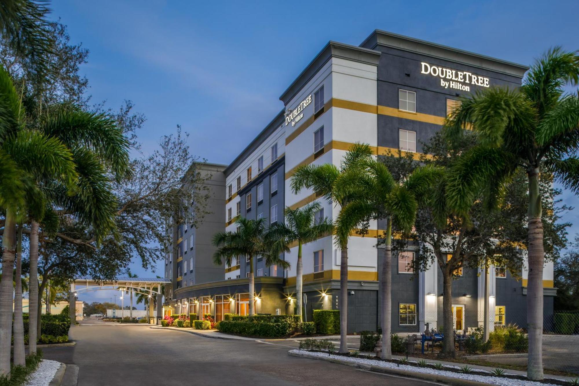 Doubletree By Hilton Sarasota Bradenton Airport Hotel Exterior photo