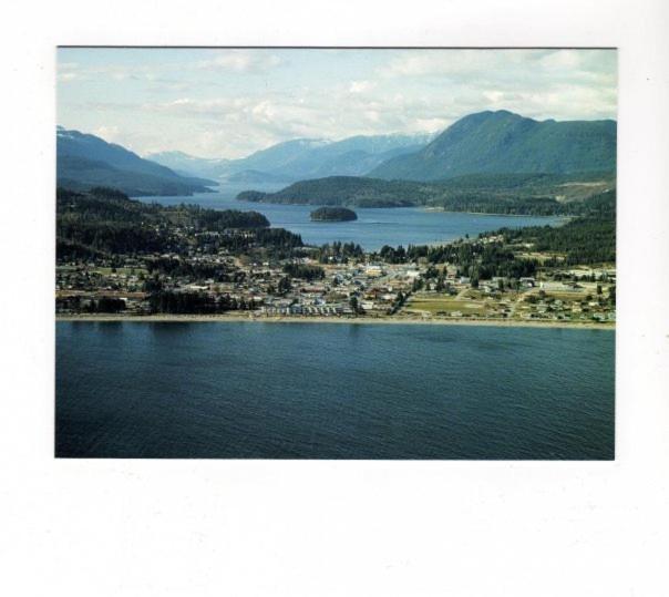 The Upper Deck Guesthouse Sechelt Exterior photo