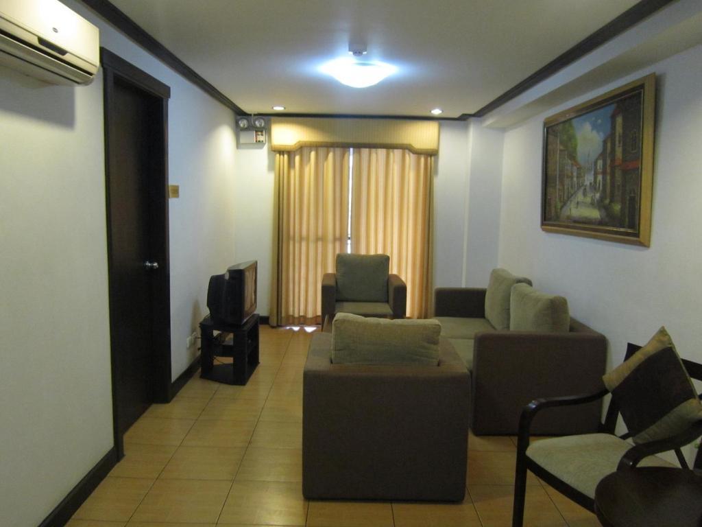 D'Leonor Hotel Davao Room photo