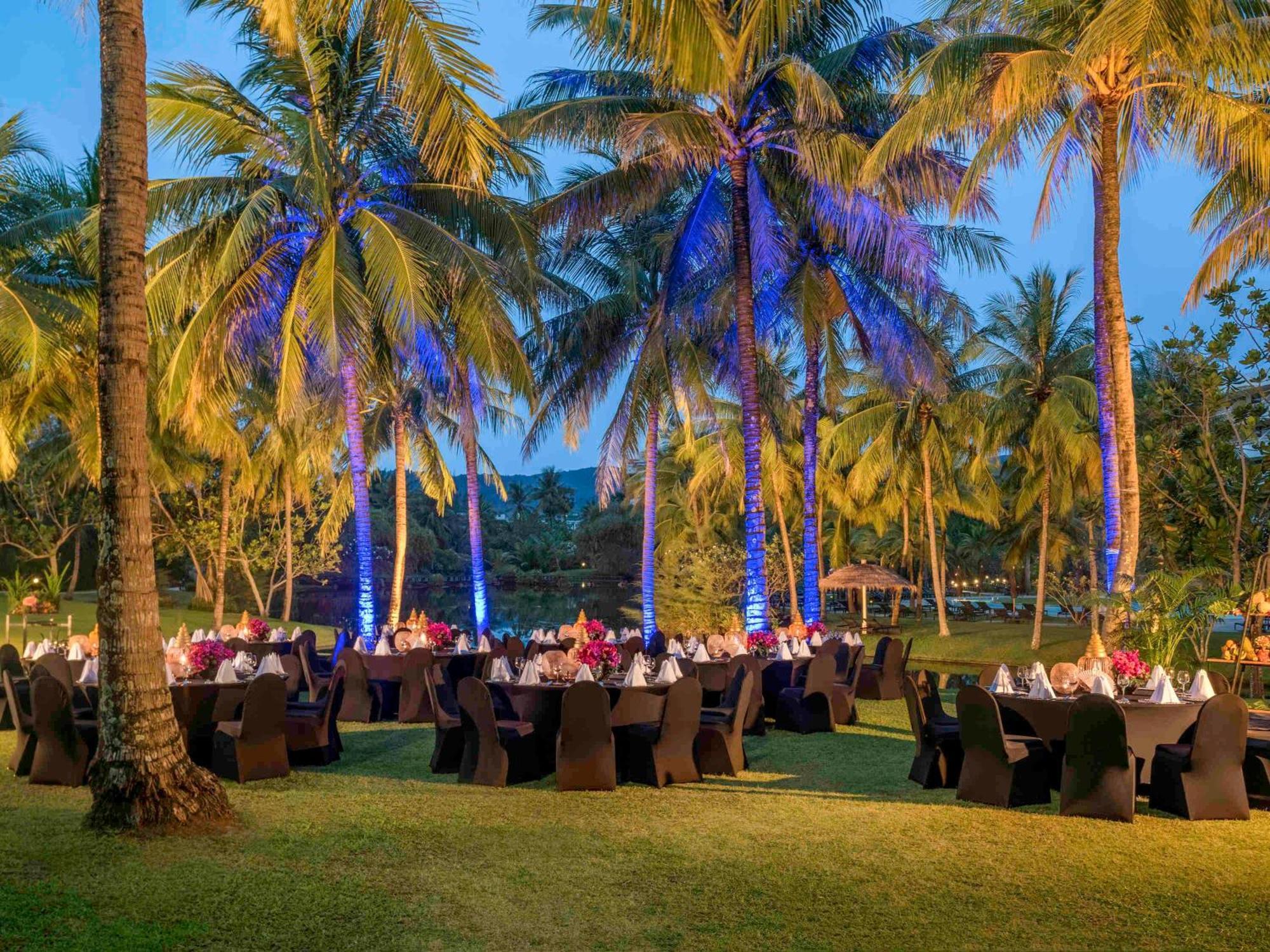 Pullman Phuket Karon Beach Resort Exterior photo