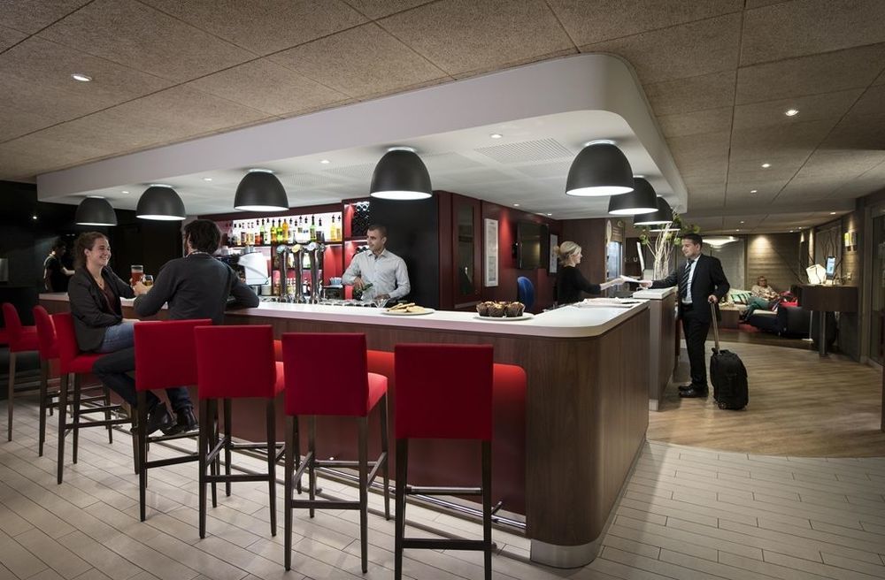 Campanile Villennes-Sur-Seine - Poissy - Hotel Renove En 2024 Restaurant photo