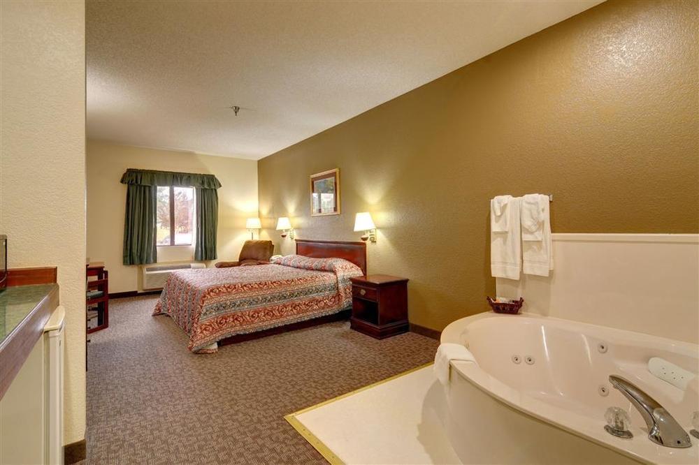 Regency Inn & Suites Biloxi Room photo