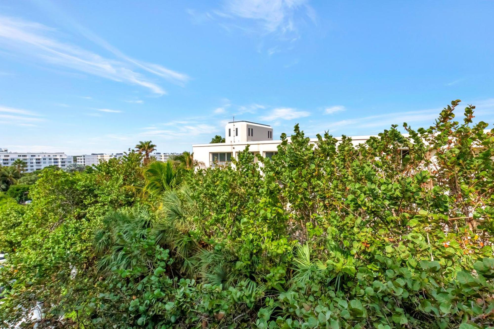 Tideline Palm Beach Ocean Resort And Spa Exterior photo