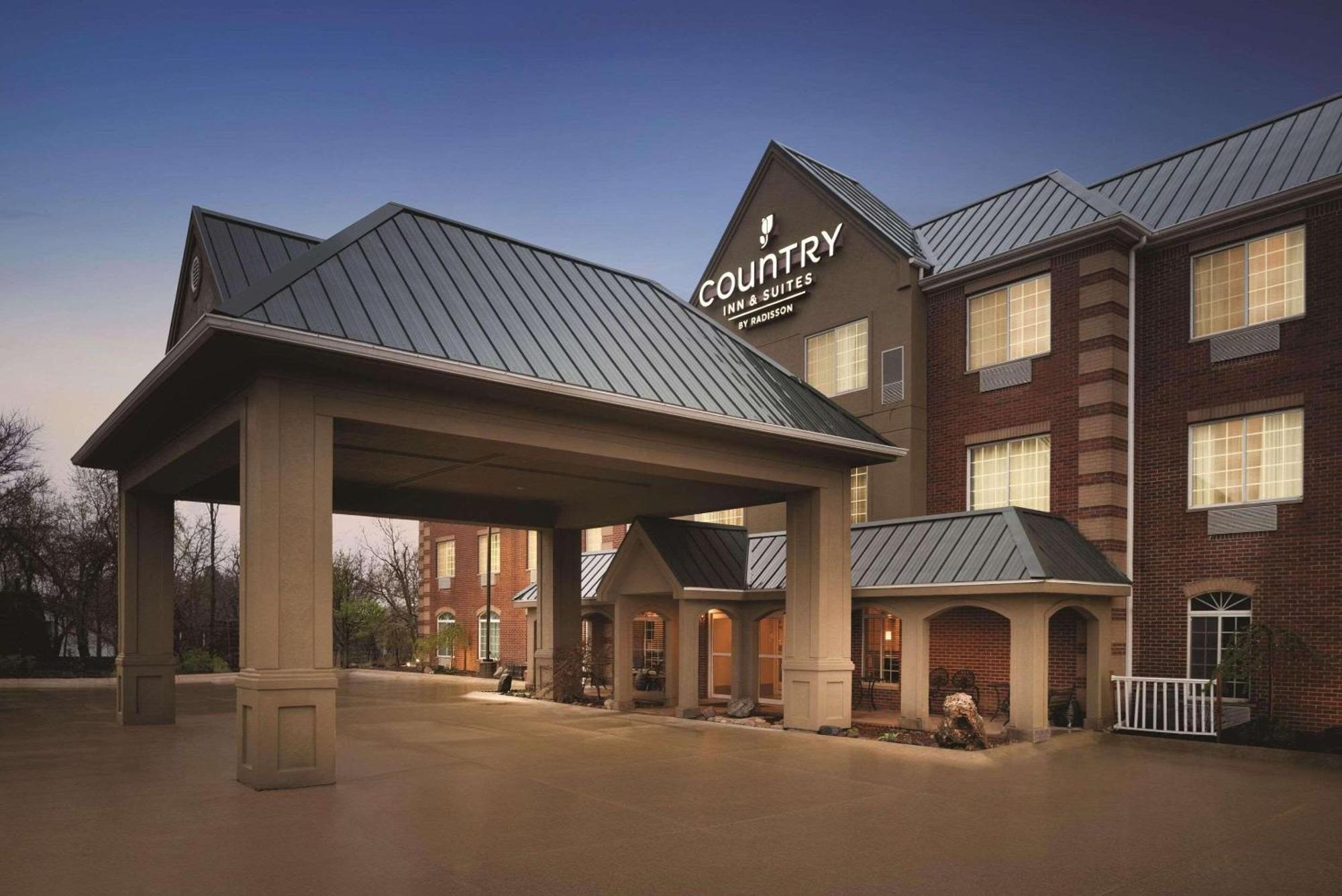 Country Inn & Suites By Radisson, Valparaiso, In Exterior photo