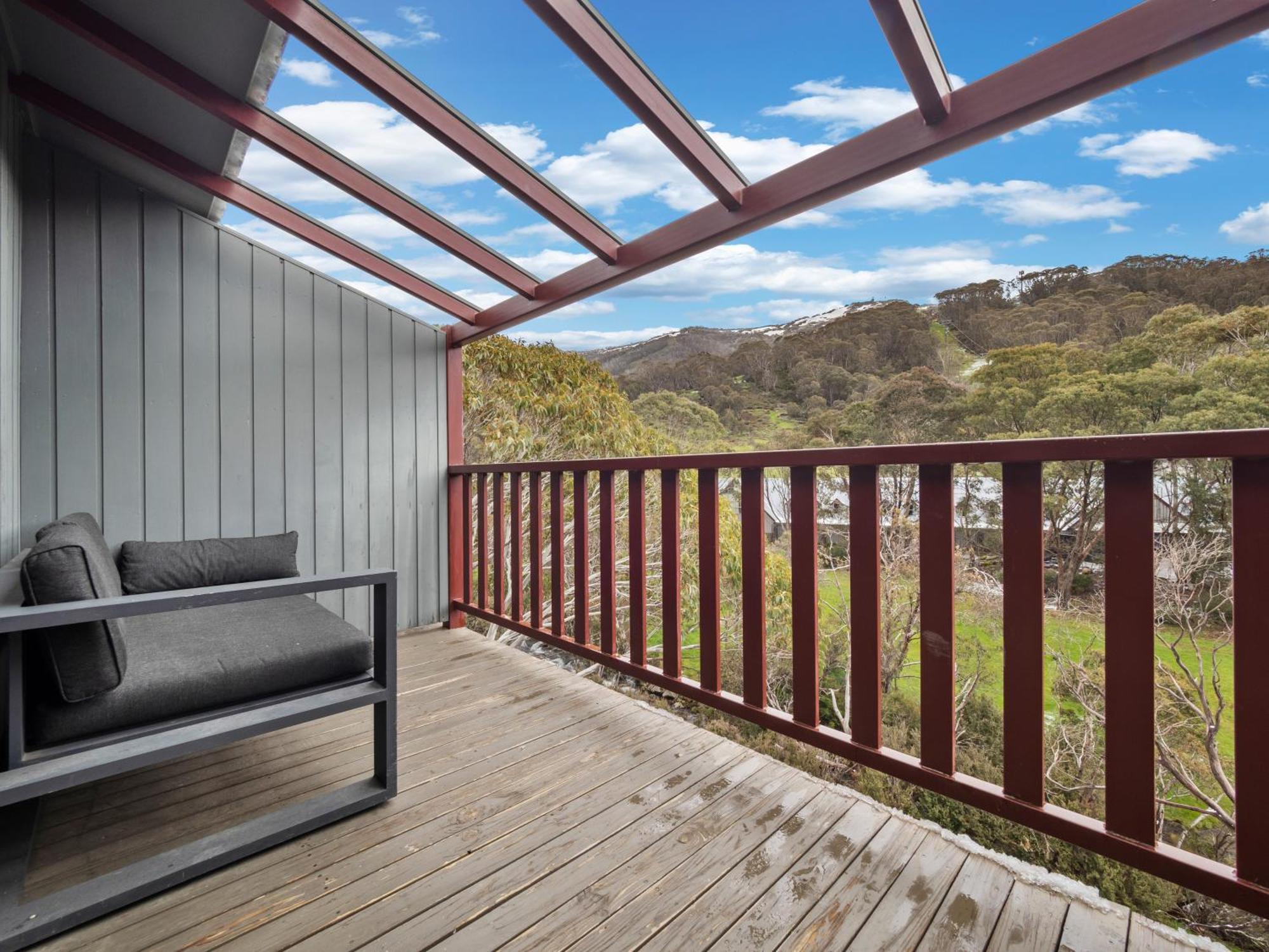 Thredbo Alpine Hotel Exterior photo