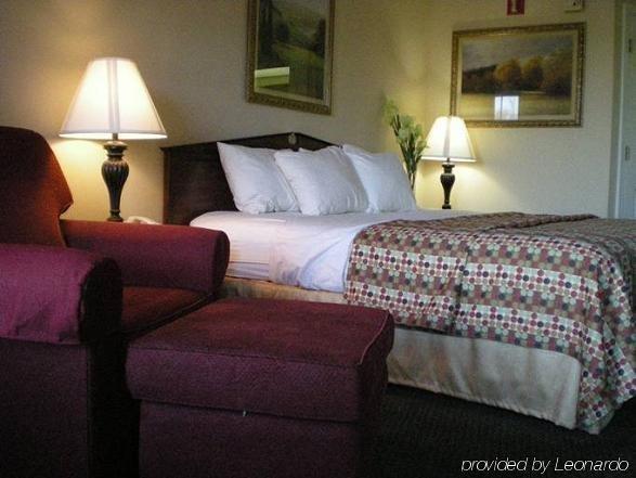 Baymont By Wyndham Lafayette Airport Hotel Room photo