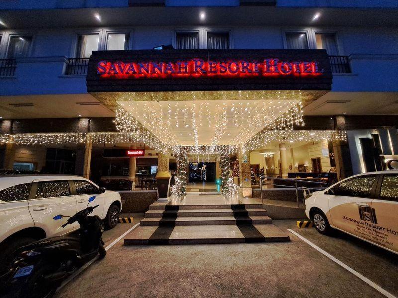 Savannah Resort Hotel Angeles Exterior photo