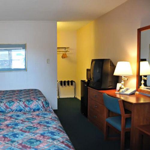 Travelers Lodge Marshall Room photo