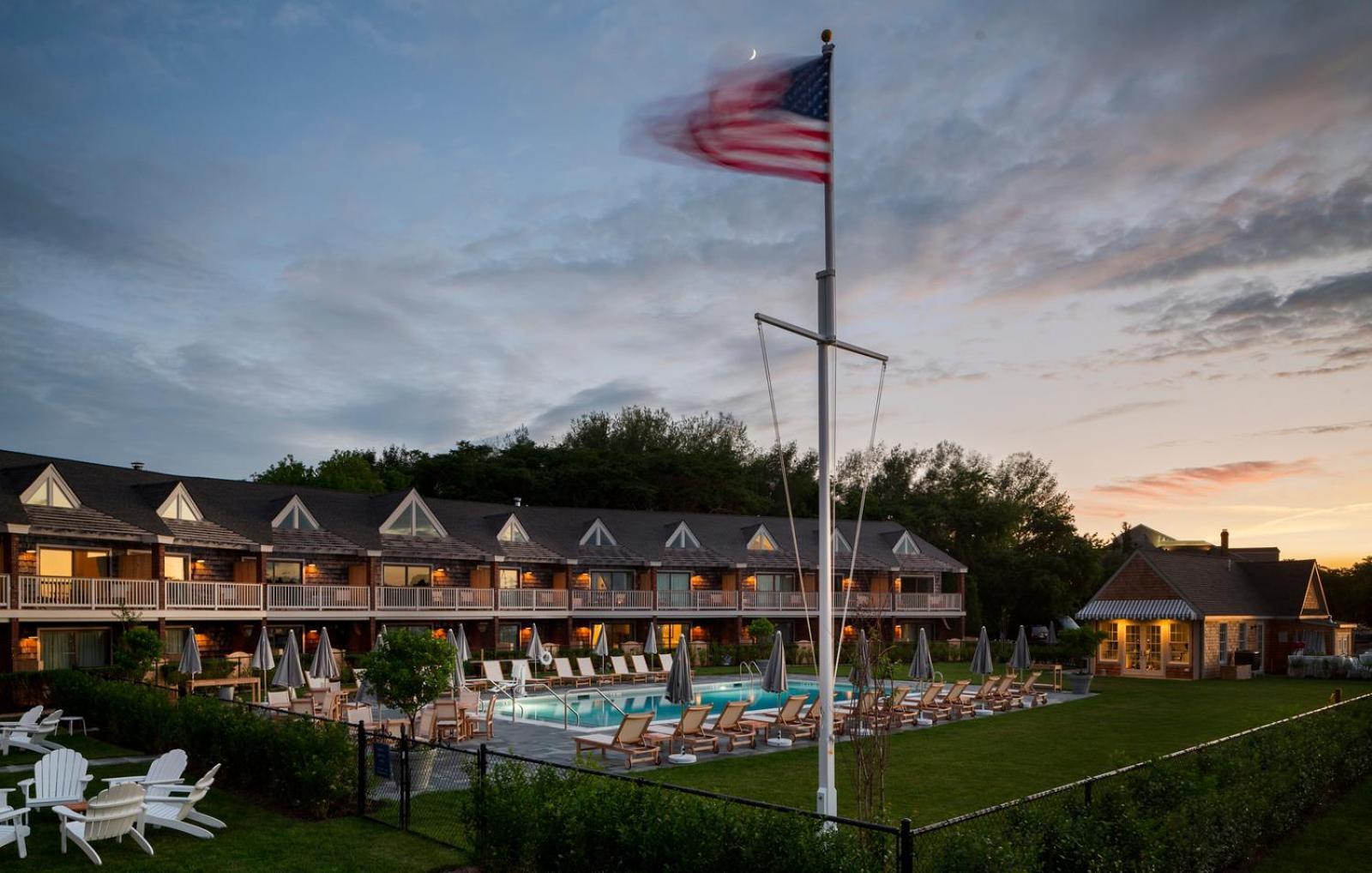 Baron'S Cove Hotel Sag Harbor Exterior photo