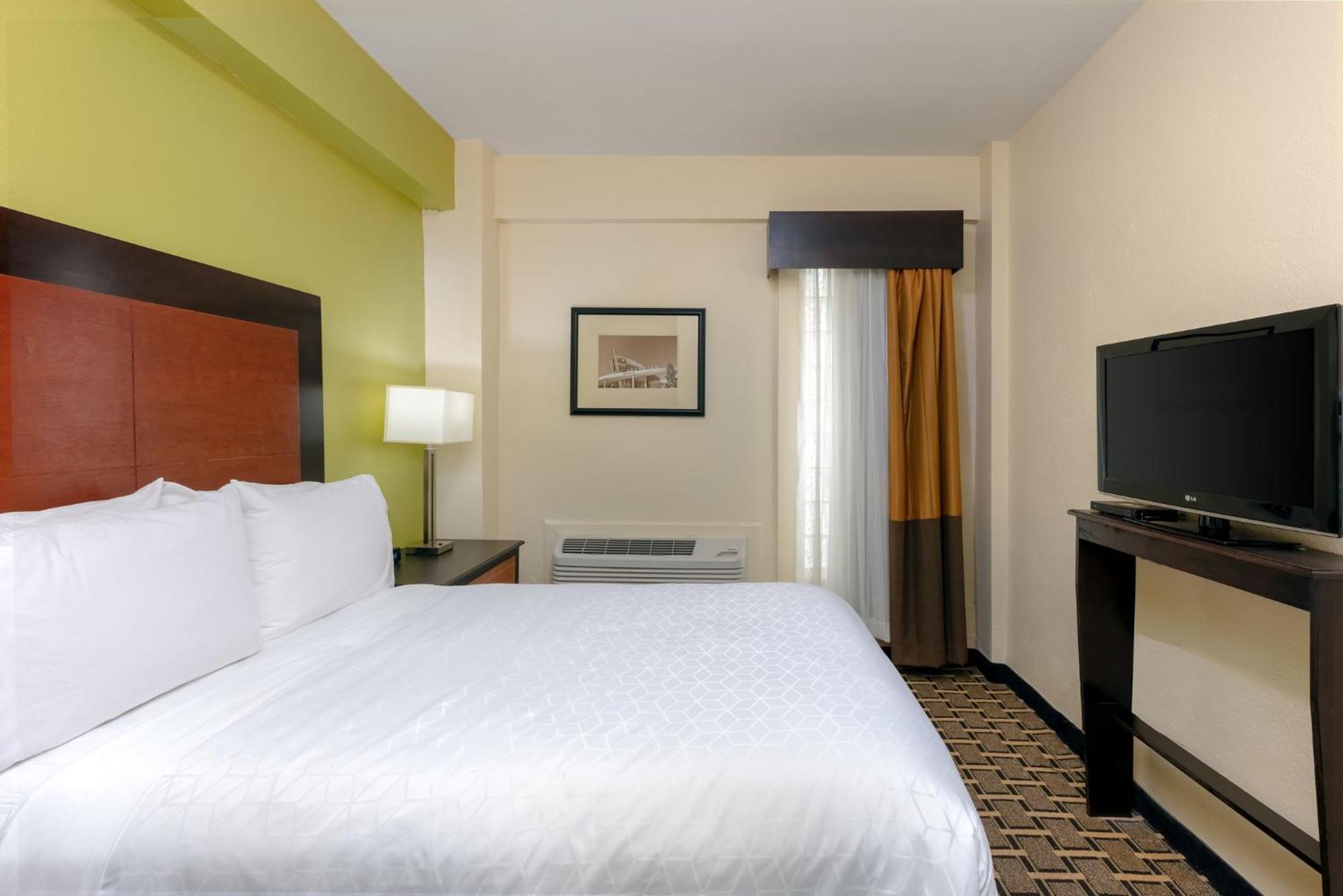 Holiday Inn Express & Suites - Atlanta Downtown, An Ihg Hotel Exterior photo
