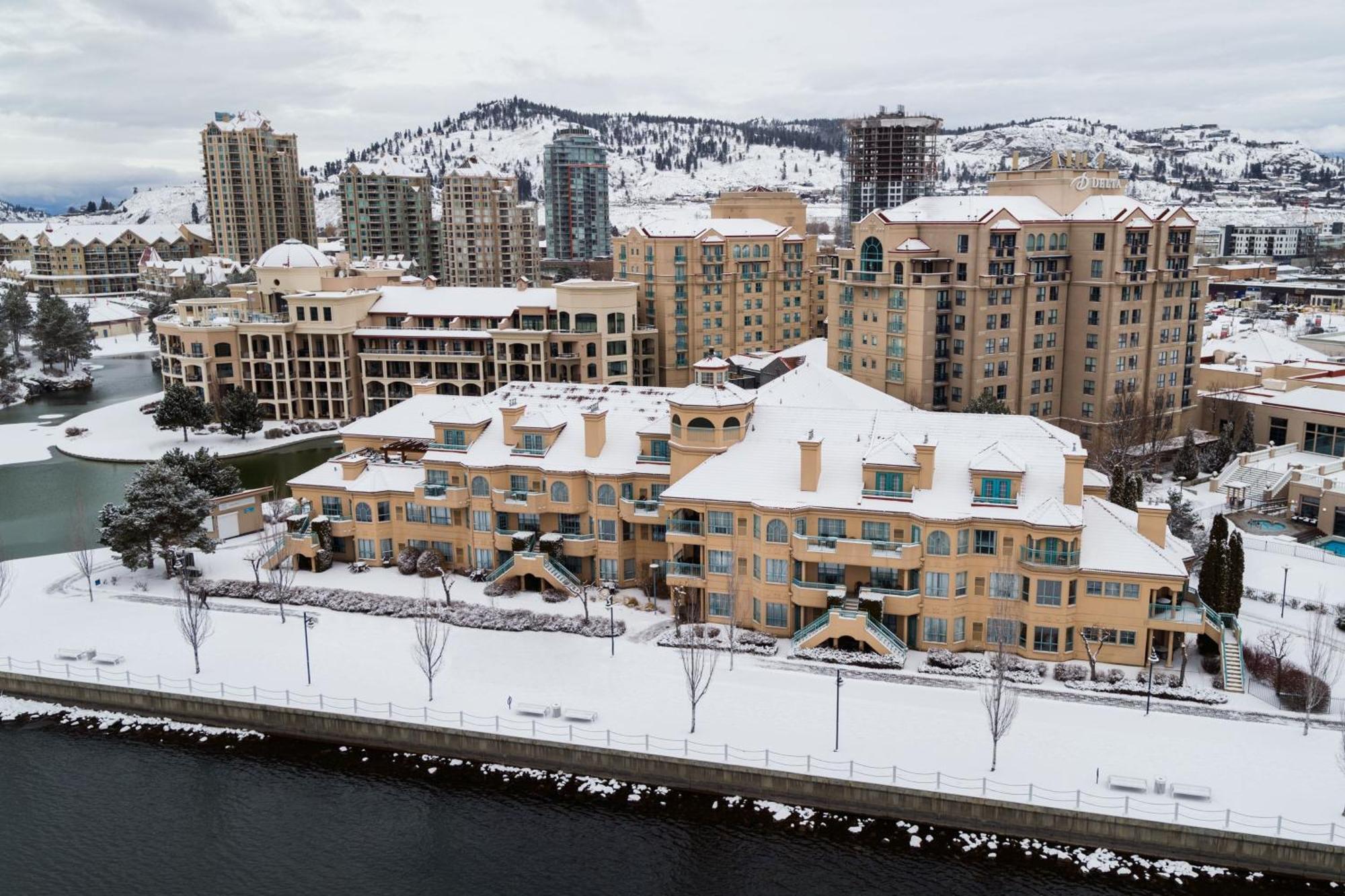 Delta Hotels By Marriott Grand Okanagan Resort Kelowna Exterior photo