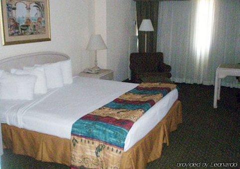 Clarion Hotel Deland Room photo