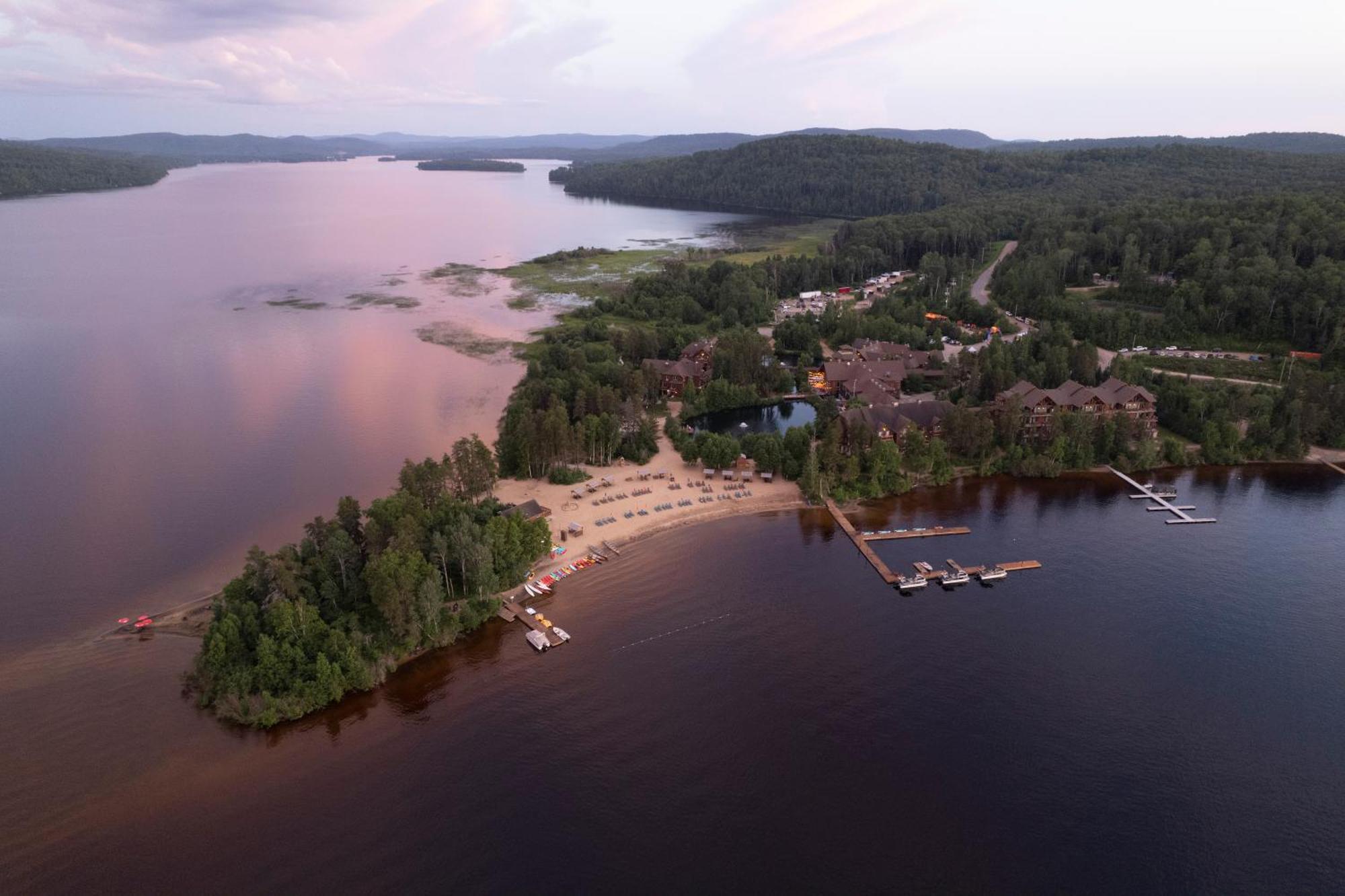 Auberge Du Lac Taureau Saint-Michel des Saints Exterior photo