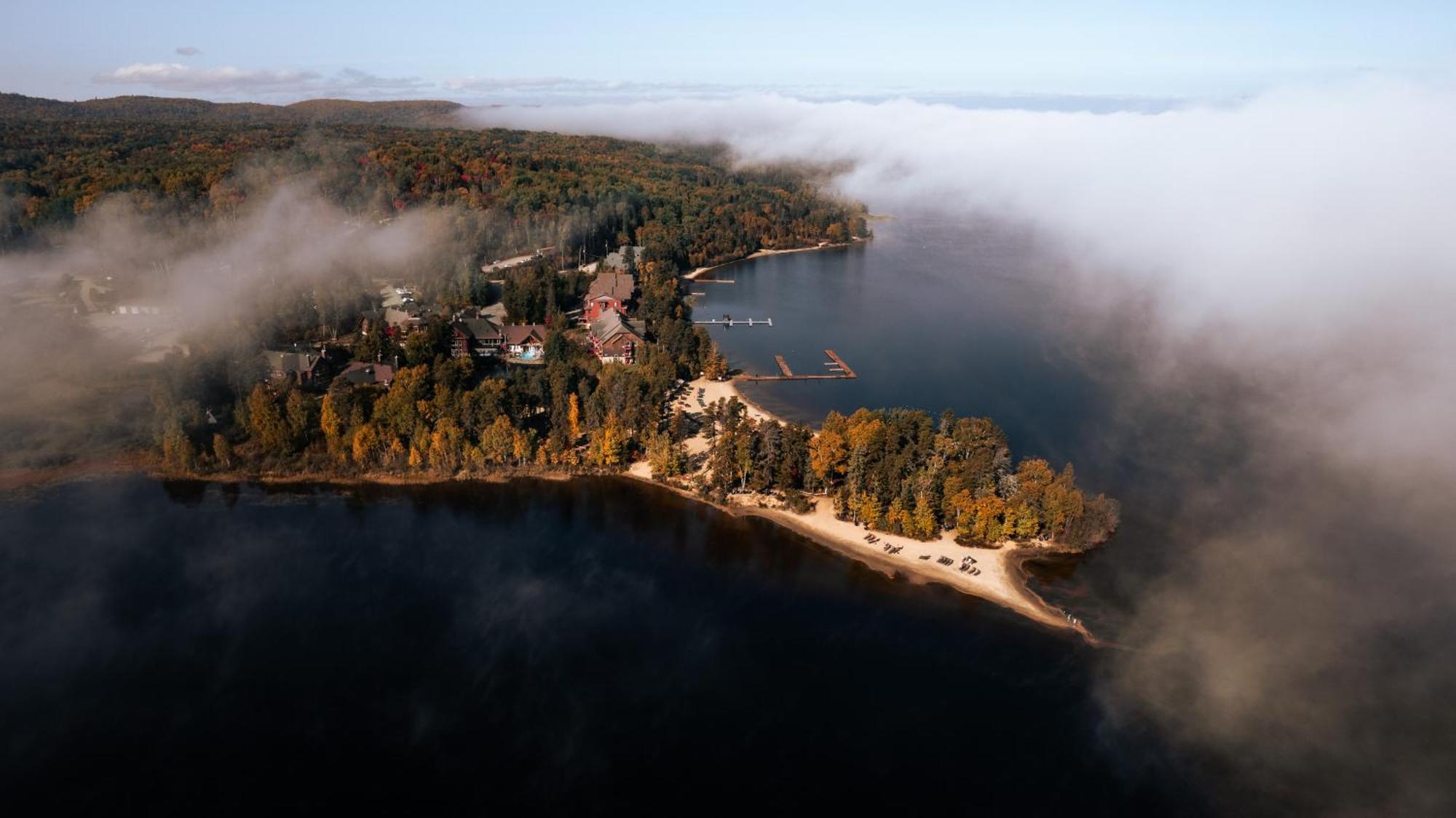 Auberge Du Lac Taureau Saint-Michel des Saints Exterior photo