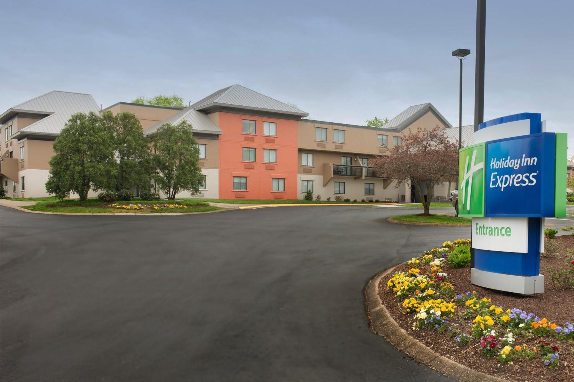 Holiday Inn Express Nashville Airport, An Ihg Hotel Exterior photo