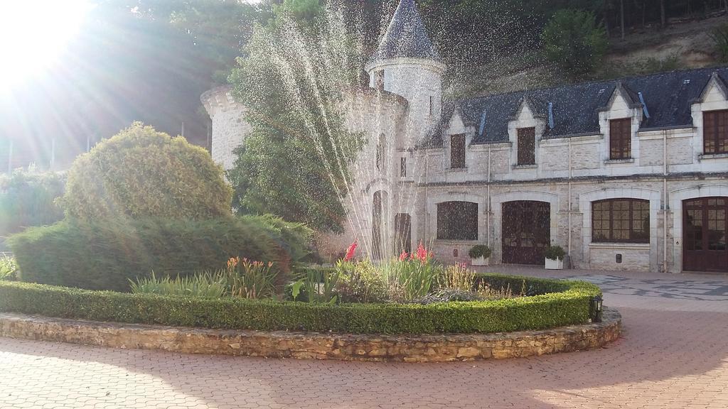 Chateau La Fleunie - Hotel Et Restaurant Tulle Exterior photo