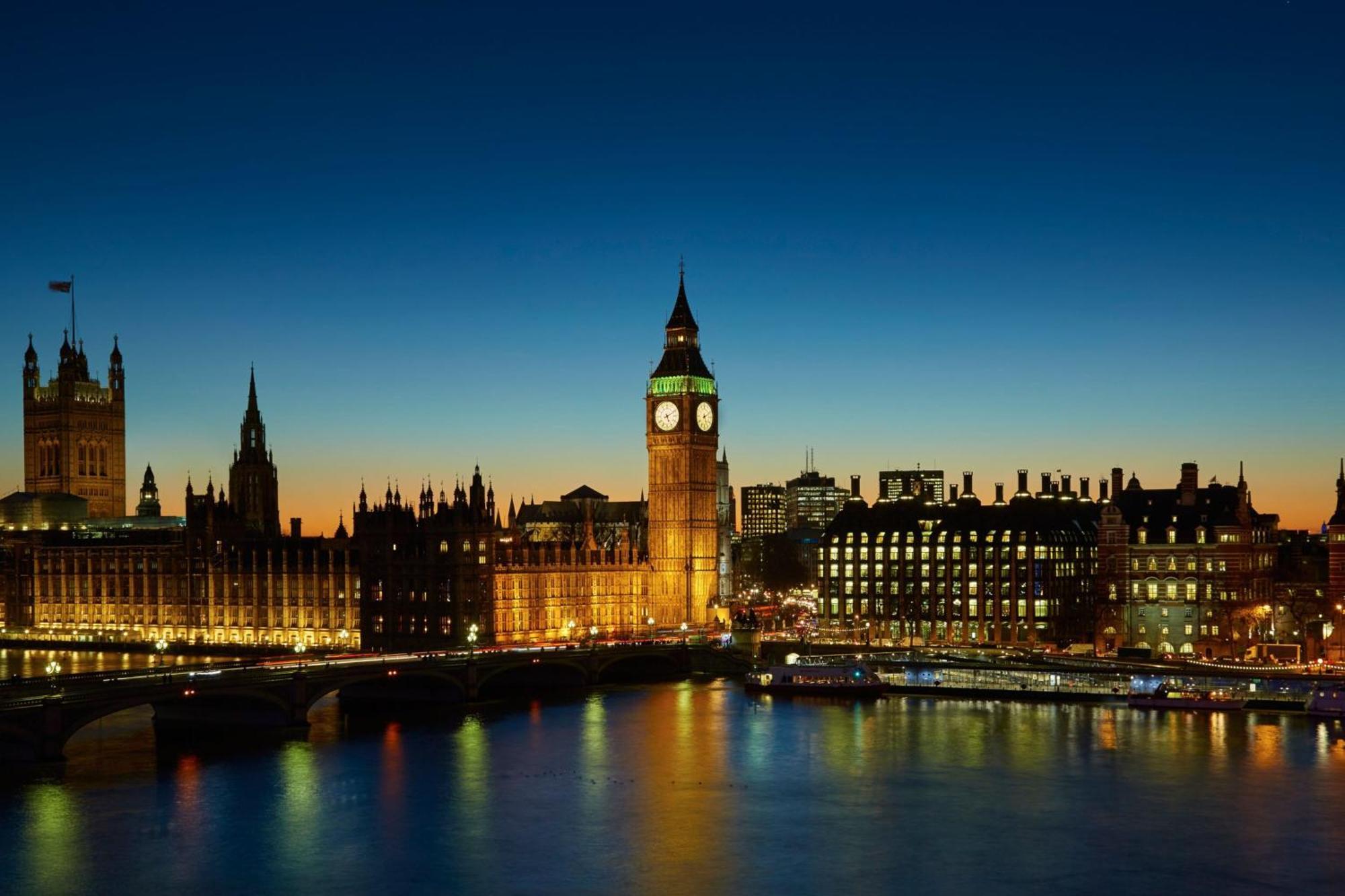 London Marriott Hotel County Hall Exterior photo