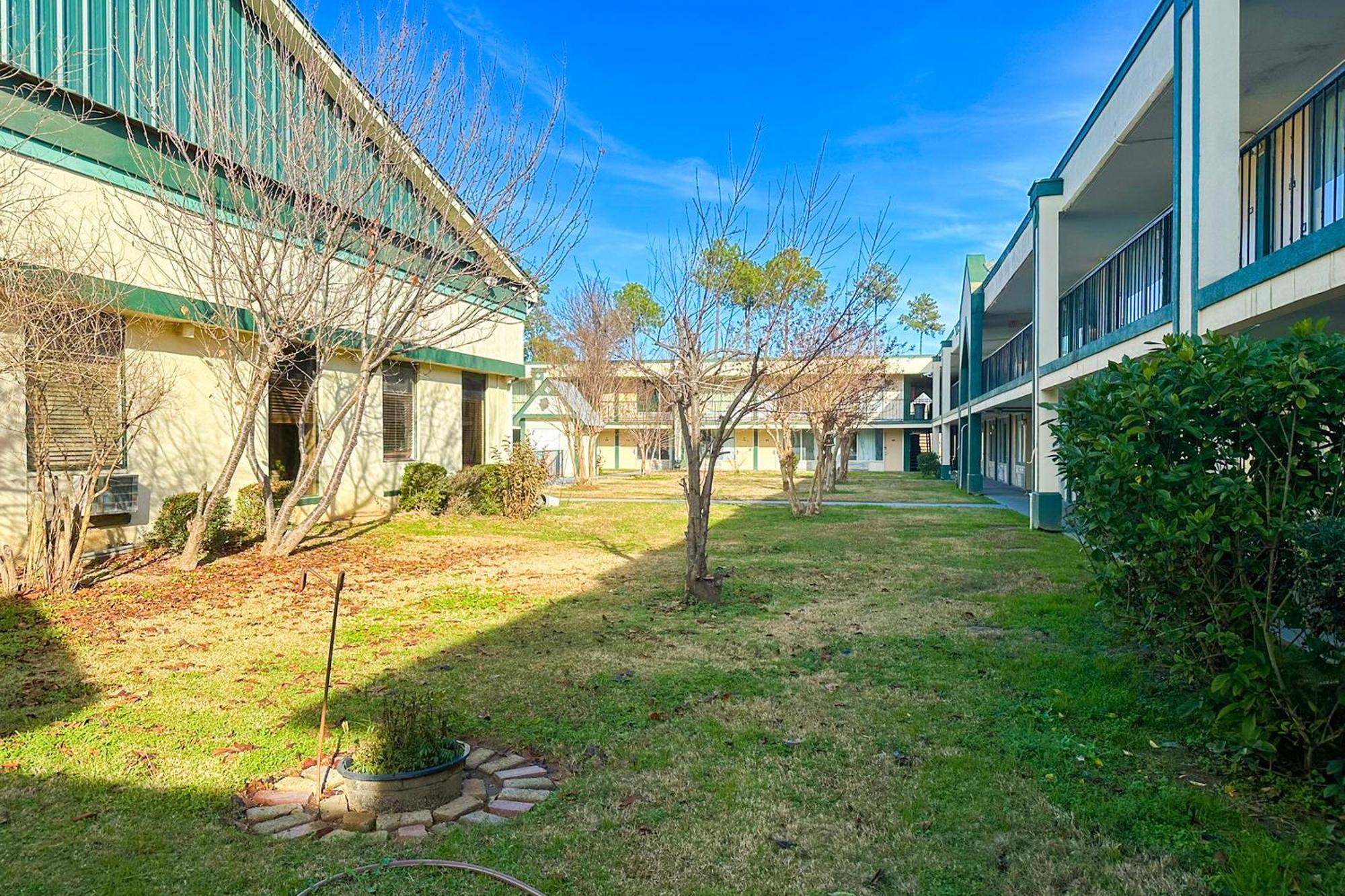 Super Inn & Suites By Oyo Milledgeville Exterior photo