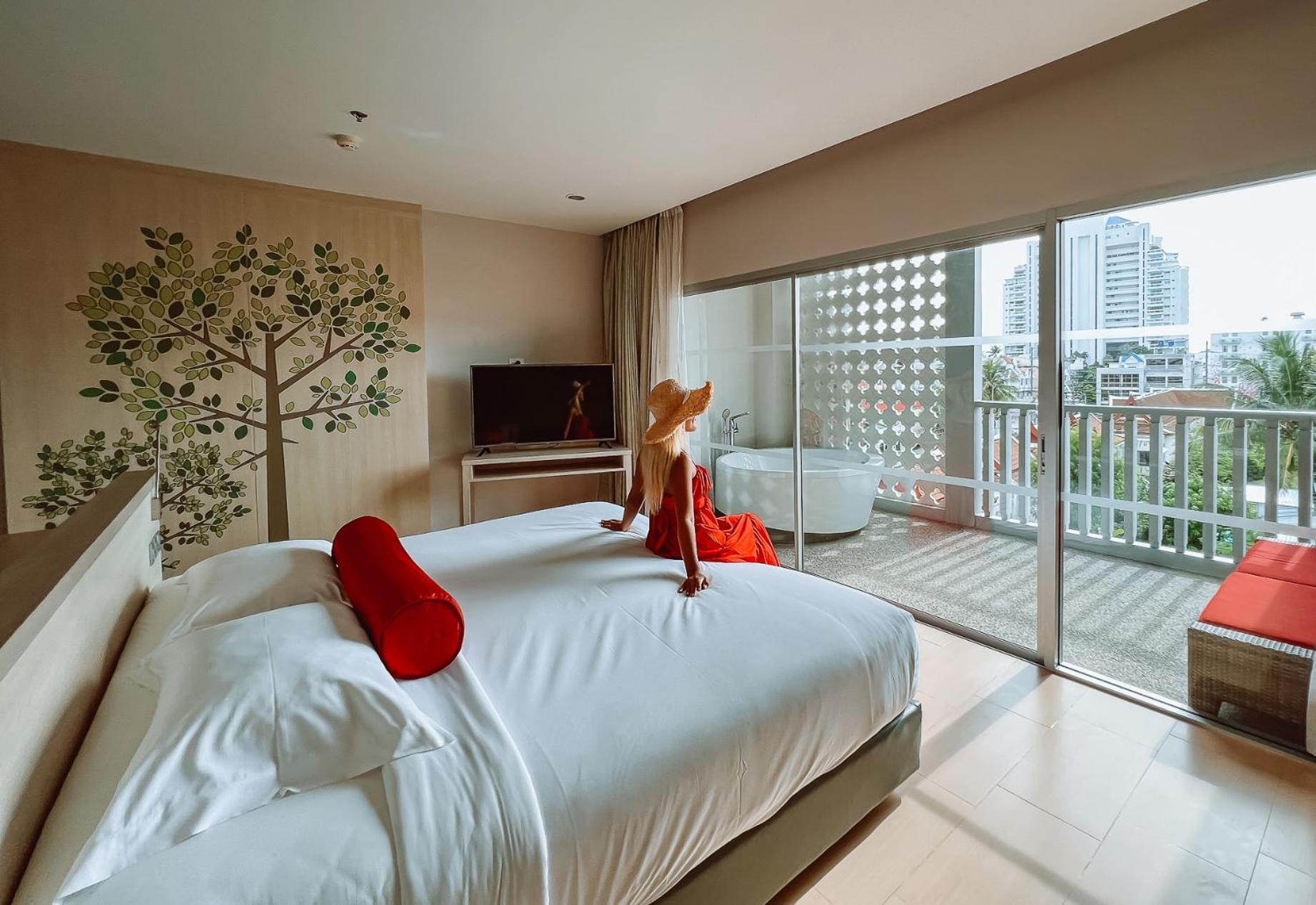 Ramada By Wyndham Phuket Deevana Patong - Sha Extra Plus Exterior photo