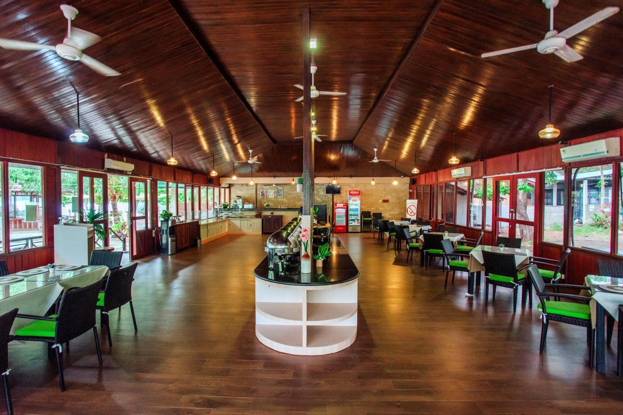 Sylvia Hotel & Resort Komodo Labuan Bajo Exterior photo
