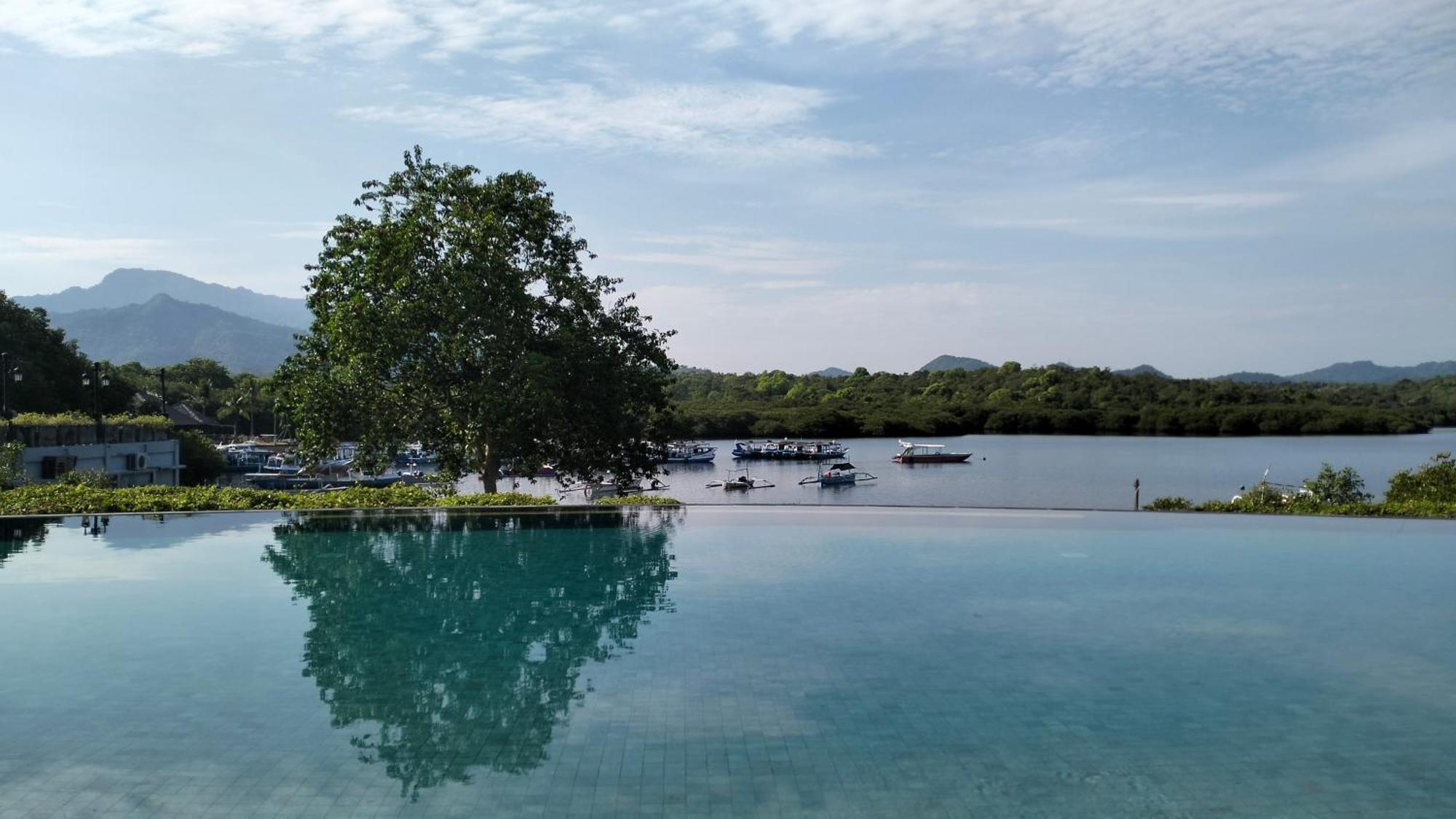 Naya Gawana Resort & Spa Banyuwedang Exterior photo