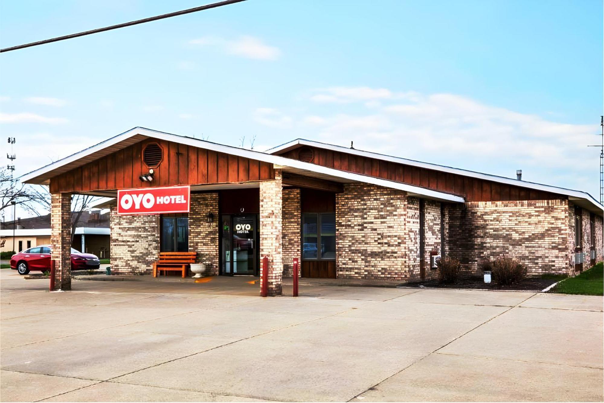 Oyo Hotel Chesaning Route 52 & Hwy 57 Exterior photo