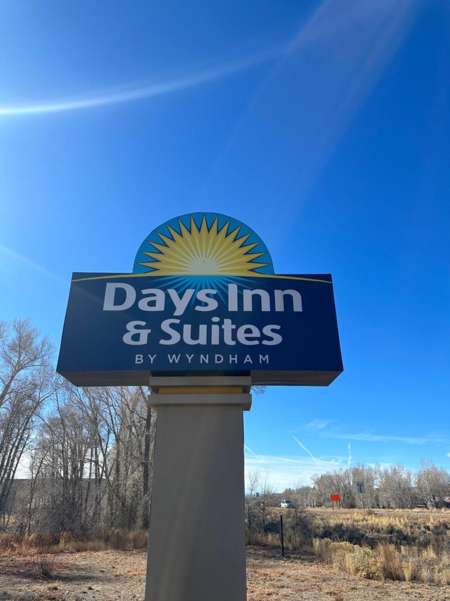Days Inn & Suites By Wyndham Gunnison Exterior photo