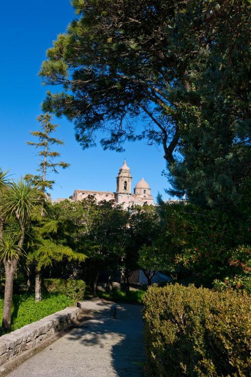 Antico Borgo Hotel Erice Exterior photo