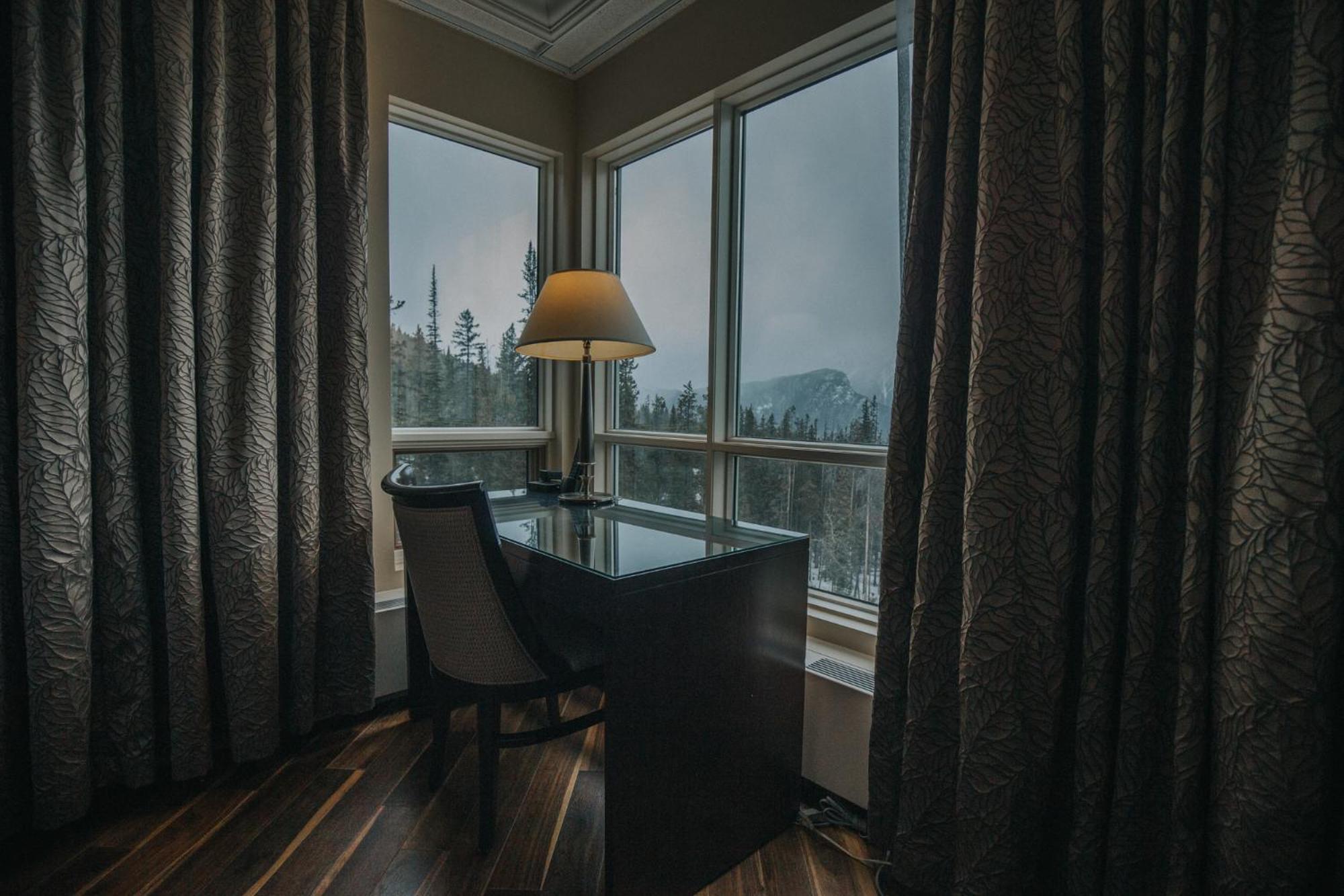 The Rimrock Resort Hotel Banff Exterior photo