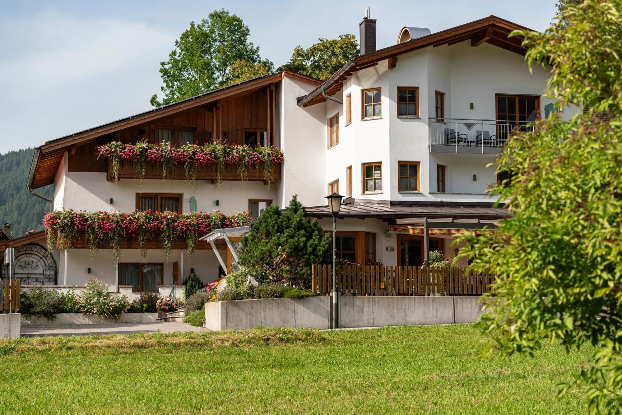 Hotel Arnika Garni Oberammergau Exterior photo