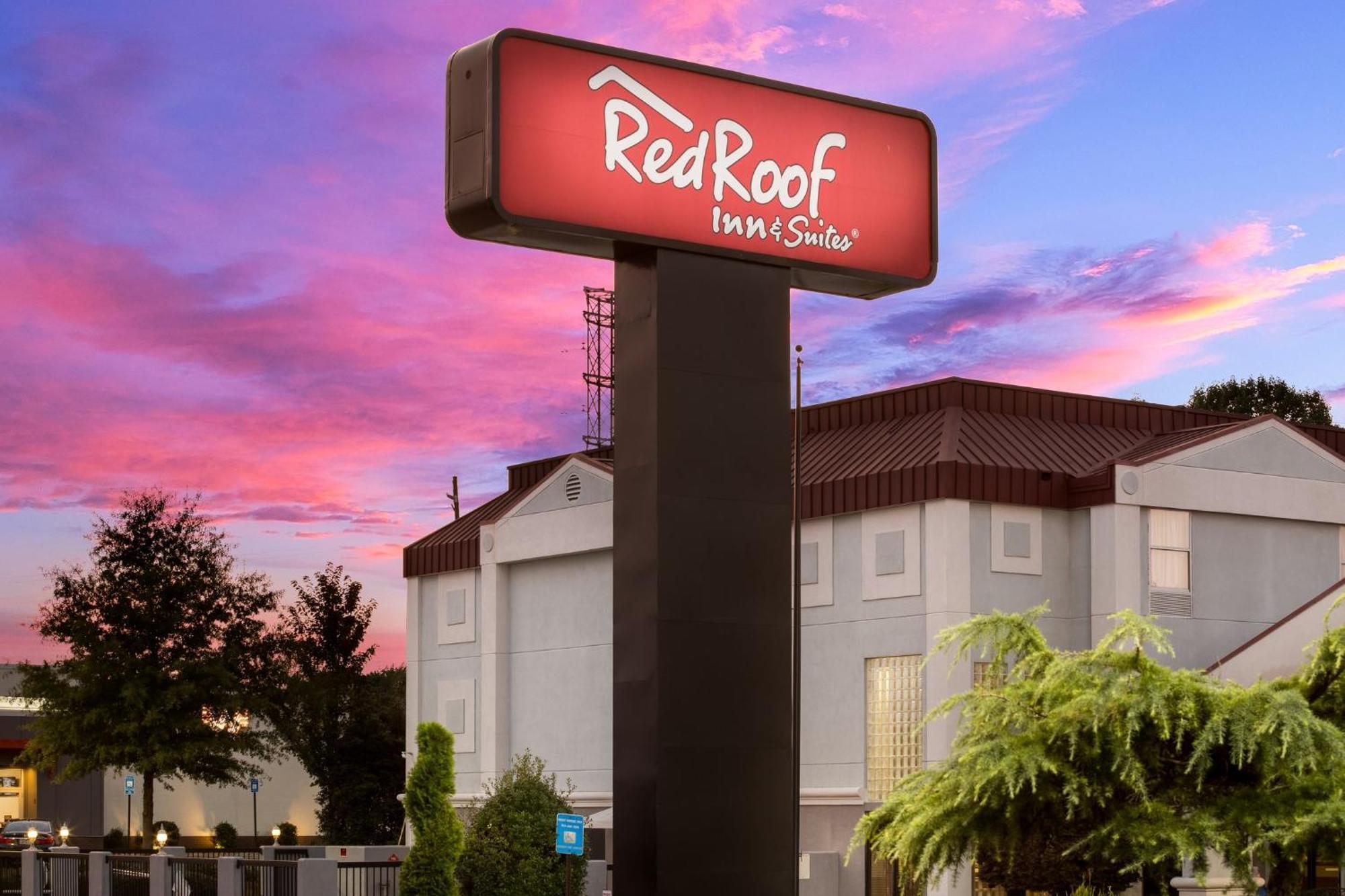 Red Roof Inn & Suites Newnan Exterior photo