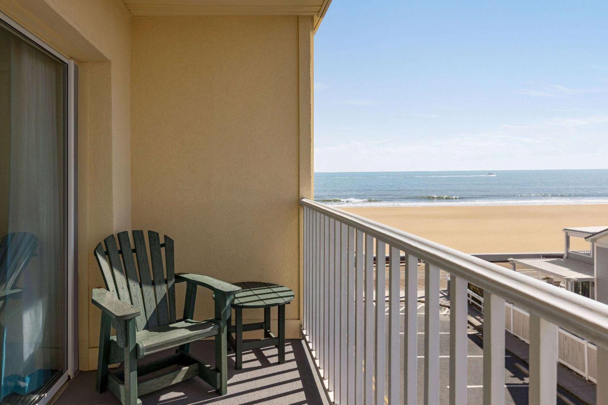 Howard Johnson By Wyndham Ocean City Oceanfront Exterior photo