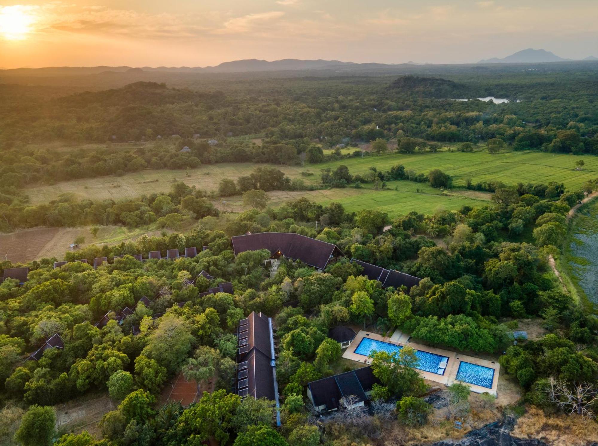 Occidental Paradise Dambulla Sigiriya Exterior photo