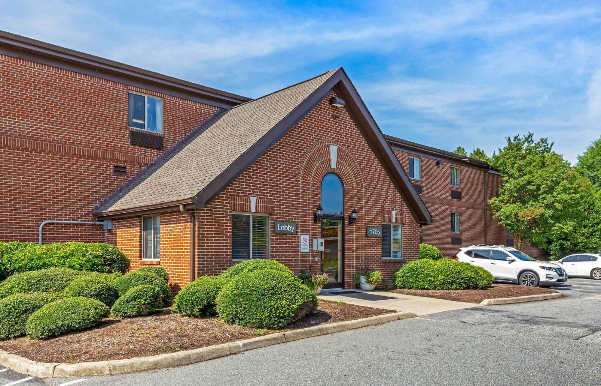 Extended Stay America Select Suites - Greensboro - Wendover Ave Exterior photo