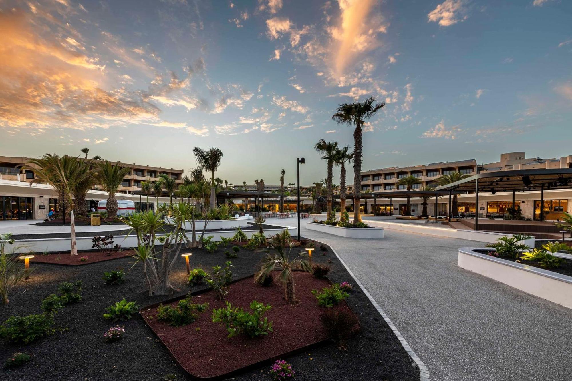Barcelo Lanzarote Active Resort Costa Teguise Exterior photo