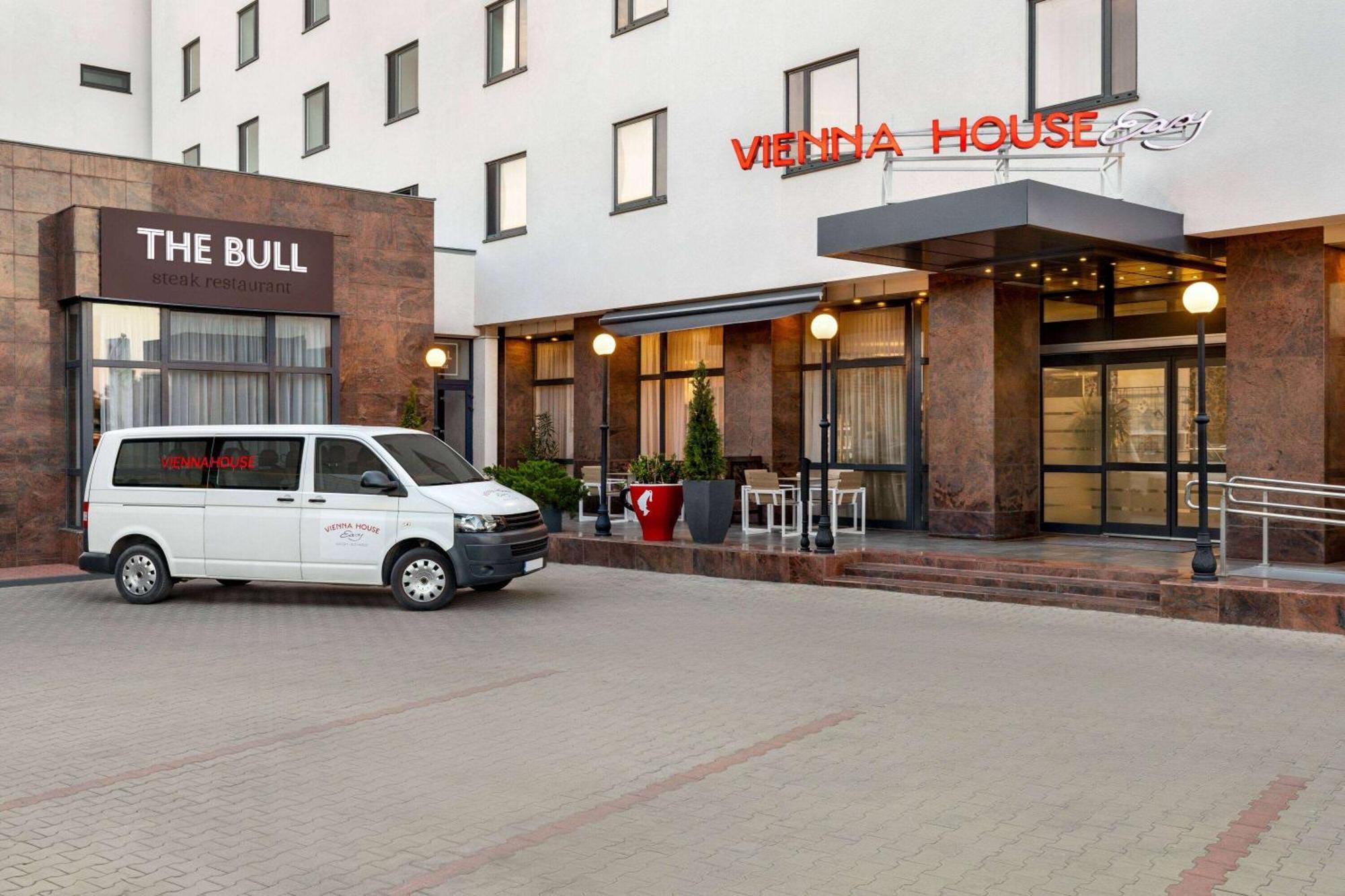 Vienna House Easy By Wyndham Bucharest Airport Hotel Otopeni Exterior photo