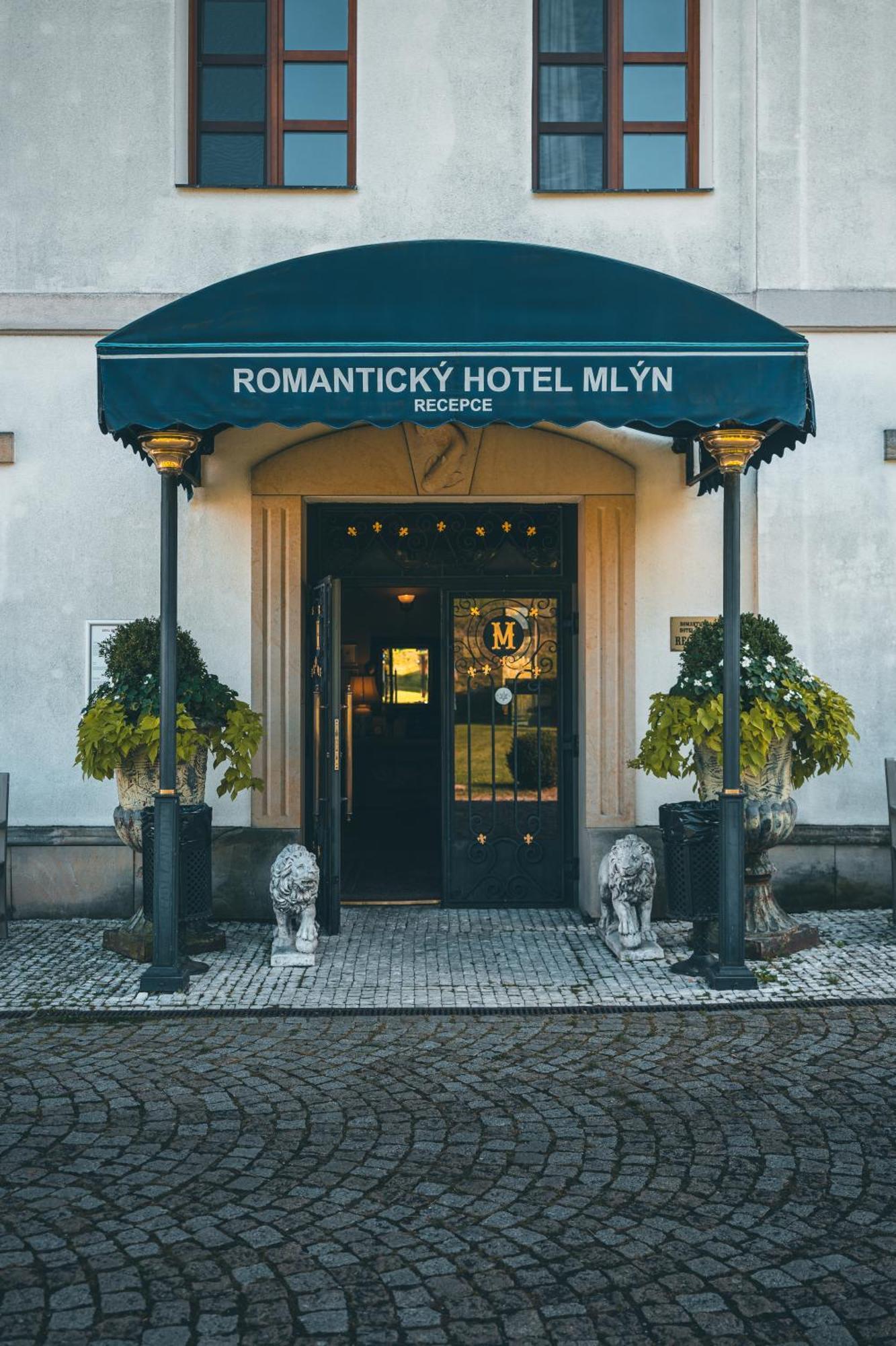 Romantic Hotel Mlyn Karlstejn Exterior photo