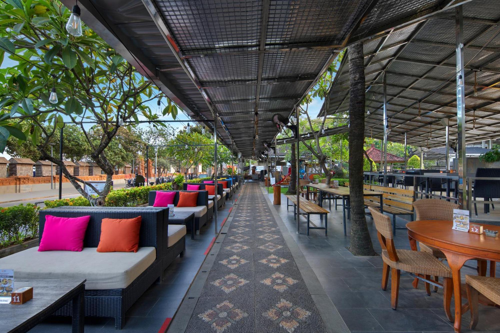 Grand Istana Rama Hotel Kuta  Exterior photo