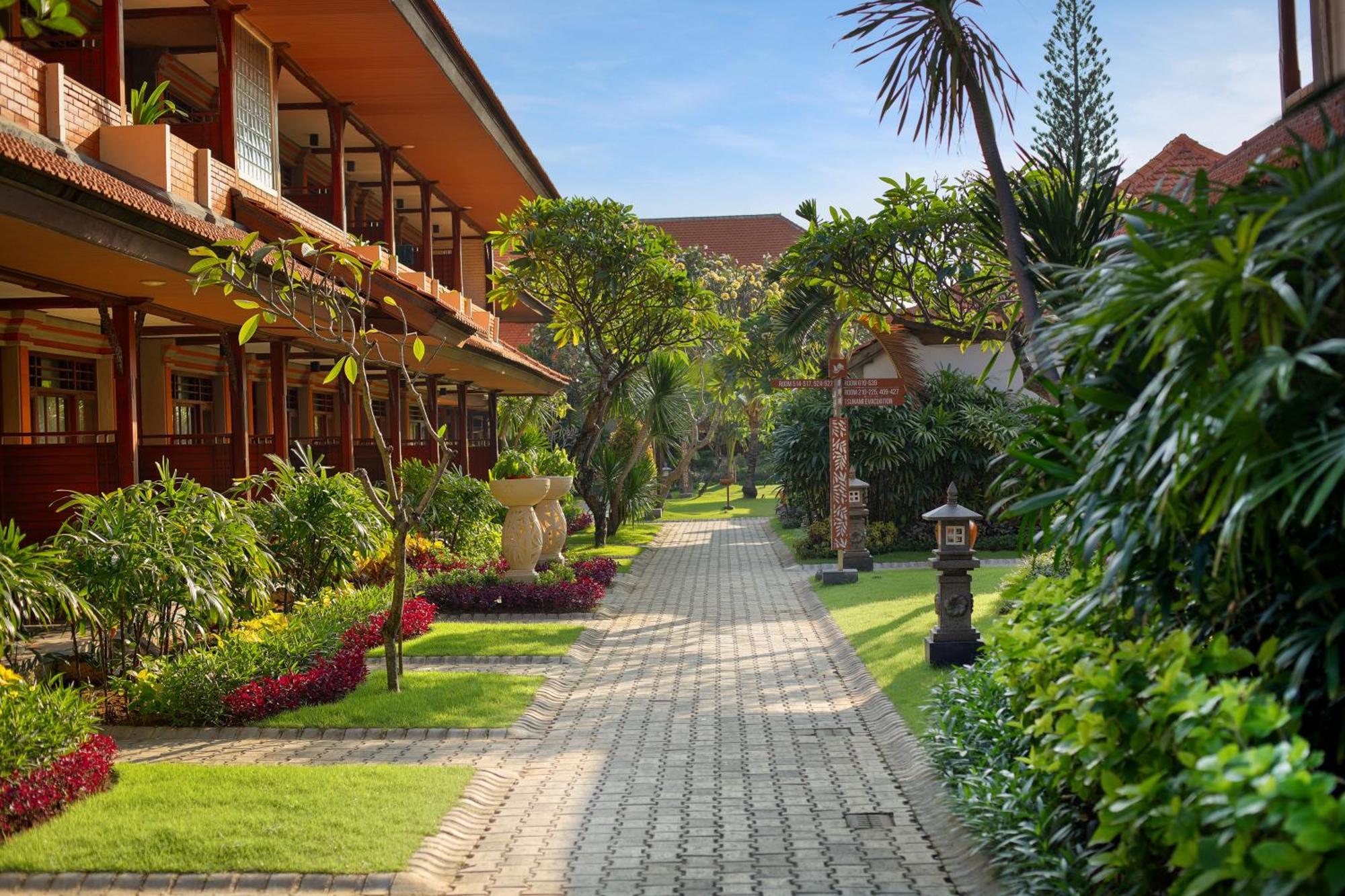 Grand Istana Rama Hotel Kuta  Exterior photo