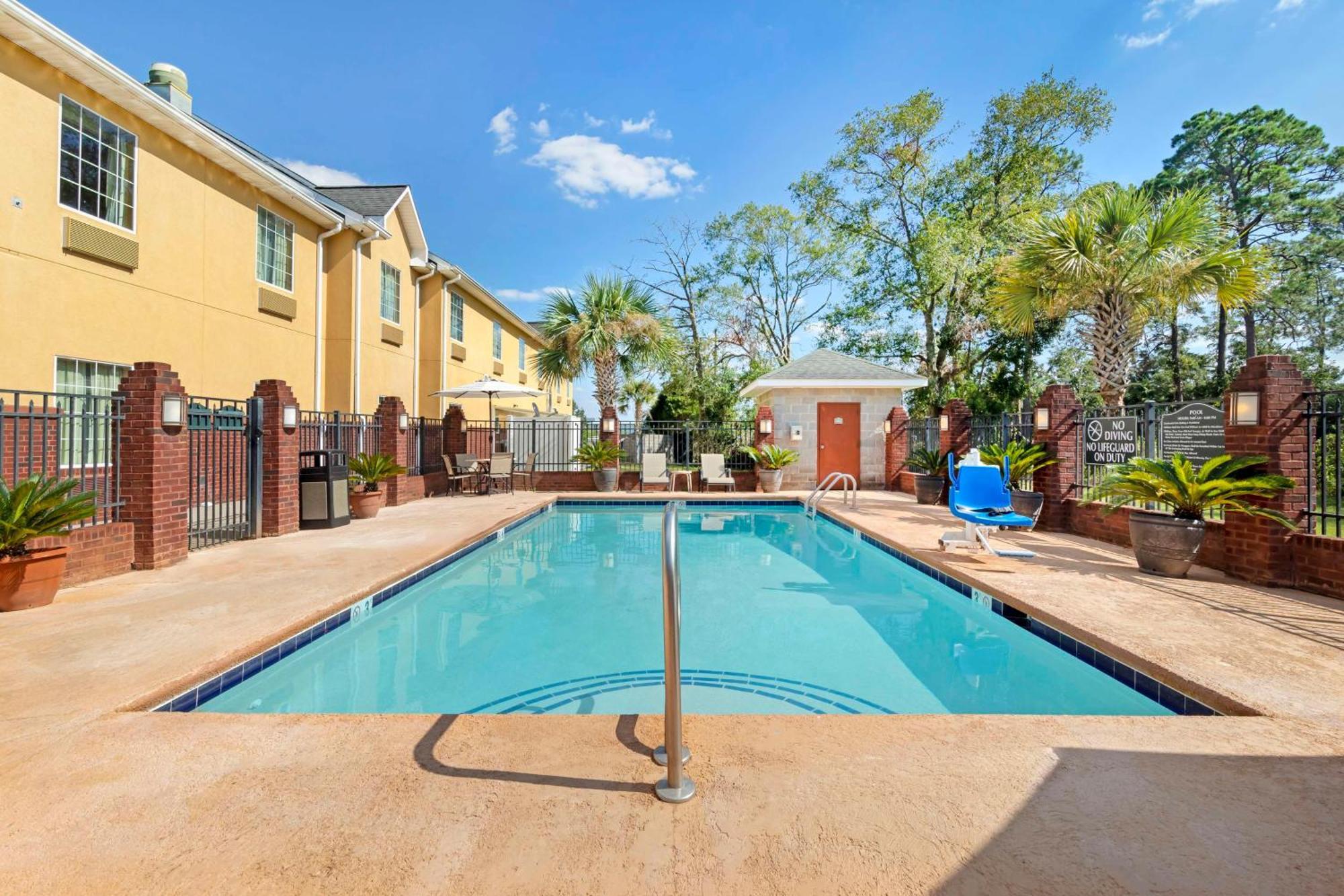 Best Western Plus Bradbury Inn And Suites Waycross Exterior photo